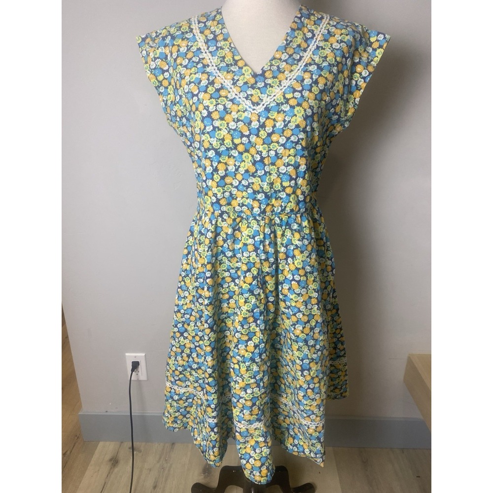 VTG 60's Adorable Handmade  Floral Dress Ric Rac Trim Soft Cotton Waist-34